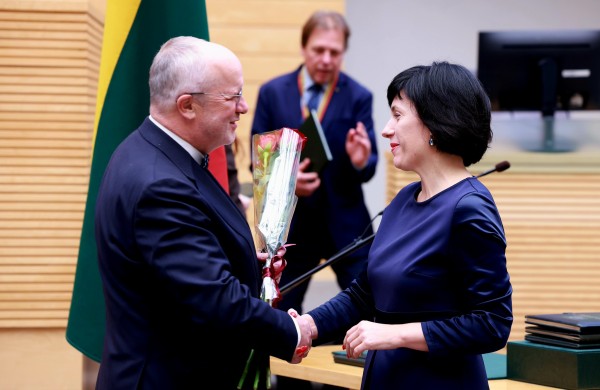 Prisiekė naujieji krašto apsaugos ir kultūros ministrai