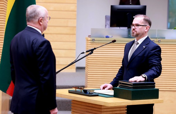 Prisiekė naujieji krašto apsaugos ir kultūros ministrai