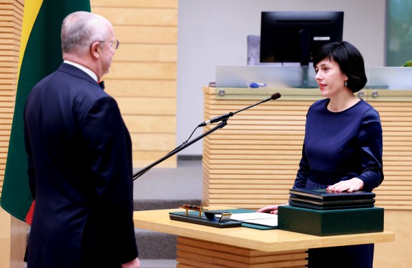 Prisiekė naujieji krašto apsaugos ir kultūros ministrai
