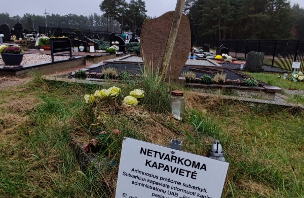 Įspėjimai dėl neprižiūrimų kapų Jonavos Šmatų kapinėse: ką svarbu žinoti