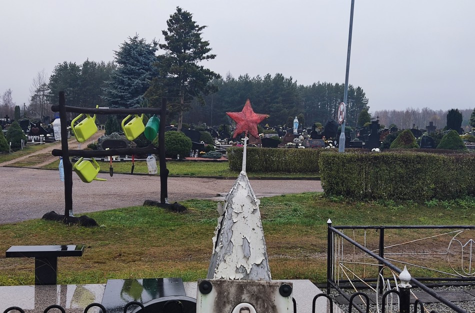 Įspėjimai dėl neprižiūrimų kapų Jonavos Šmatų kapinėse: ką svarbu žinoti