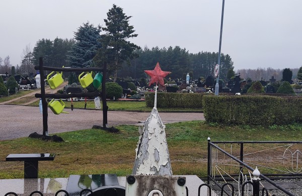 Įspėjimai dėl neprižiūrimų kapų Jonavos Šmatų kapinėse: ką svarbu žinoti