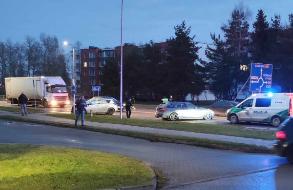 Trijų automobilių avarija Žeimių gatvės ir Žeimių tako sankryžoje