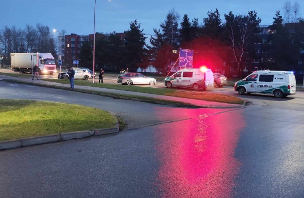 Trijų automobilių avarija Žeimių gatvės ir Žeimių tako sankryžoje