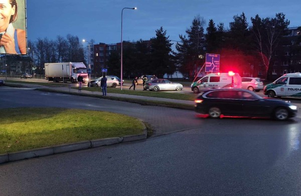Trijų automobilių avarija Žeimių gatvės ir Žeimių tako sankryžoje