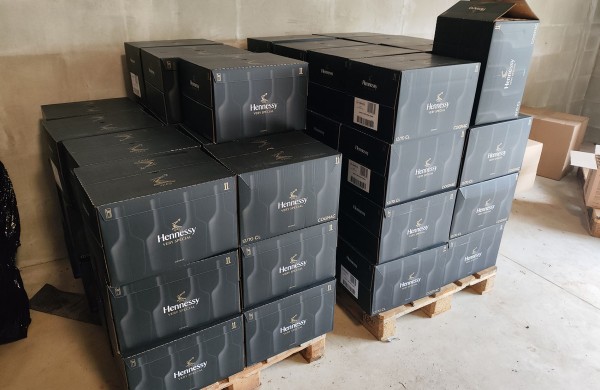 Prieš didžiąsias metų šventes – nelegalaus alkoholio antplūdis