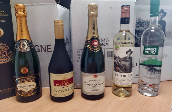 Prieš didžiąsias metų šventes – nelegalaus alkoholio antplūdis