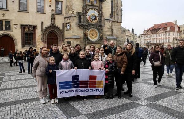 Jonavos kultūros centro vaikų pop choras „Šuldu Buldu“ festivalio scenoje Prahoje