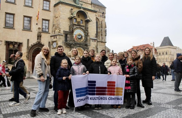 Jonavos kultūros centro vaikų pop choras „Šuldu Buldu“ festivalio scenoje Prahoje