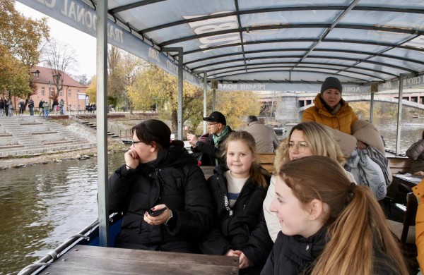 Jonavos kultūros centro vaikų pop choras „Šuldu Buldu“ festivalio scenoje Prahoje