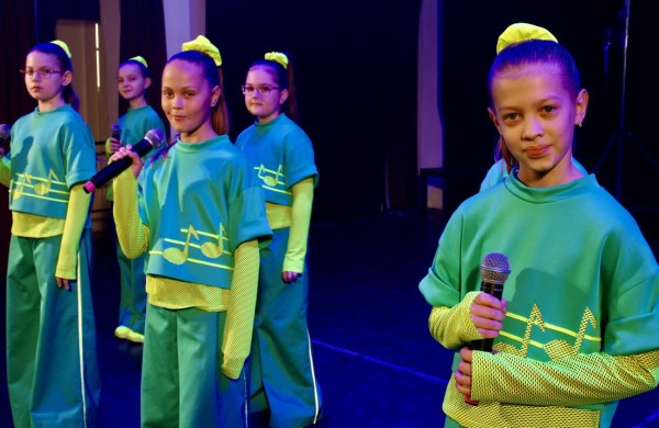 Jonavos kultūros centro vaikų pop choras „Šuldu Buldu“ festivalio scenoje Prahoje