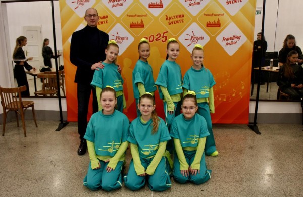 Jonavos kultūros centro vaikų pop choras „Šuldu Buldu“ festivalio scenoje Prahoje