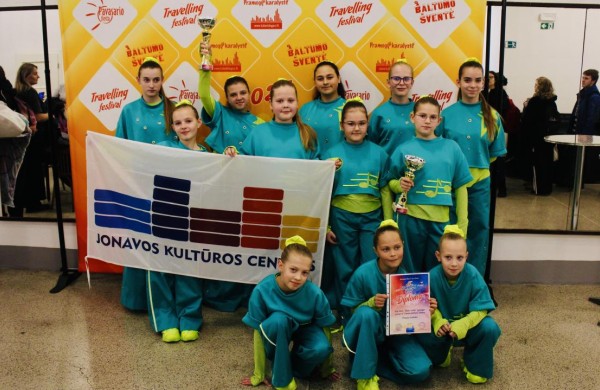 Jonavos kultūros centro vaikų pop choras „Šuldu Buldu“ festivalio scenoje Prahoje