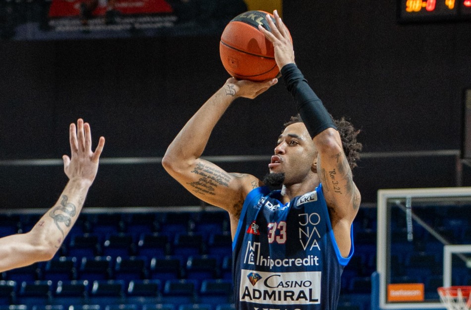 Lapkričio prakeiksmas nutrauktas namuose