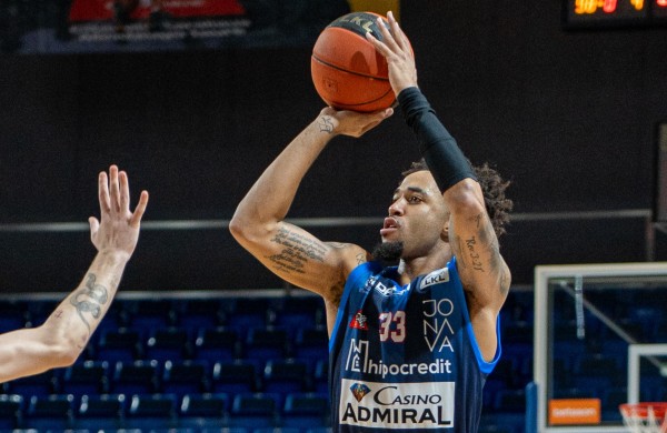 Lapkričio prakeiksmas nutrauktas namuose