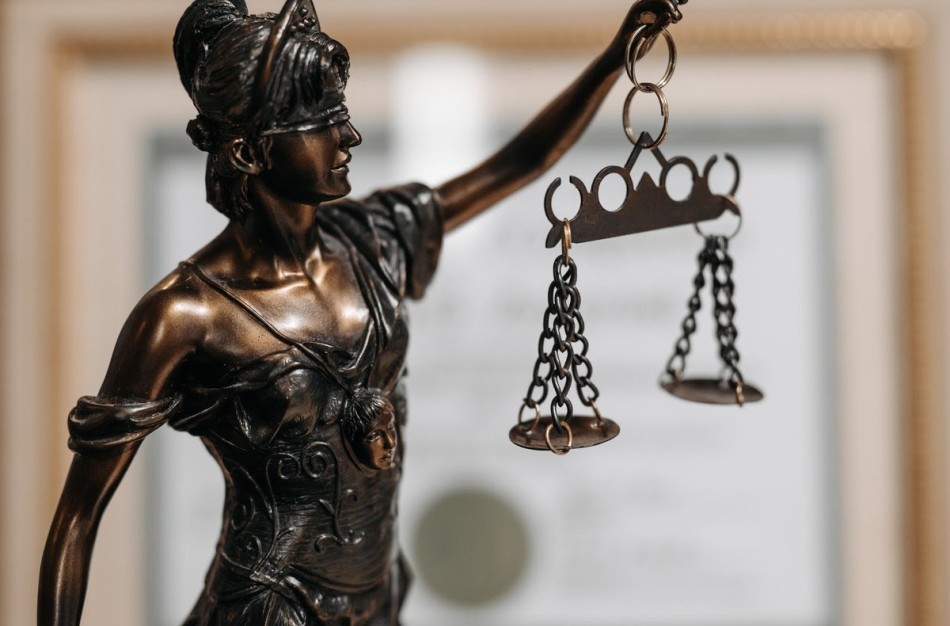 Byla pasiekė teismą: grupuotė Kauno, Vilniaus ir Jonavos miestuose taikė apgaulės schemas