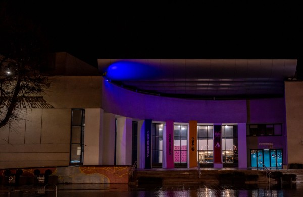 Visoje Lietuvoje purpurine spalva švyti pastatai: ką tai reiškia?