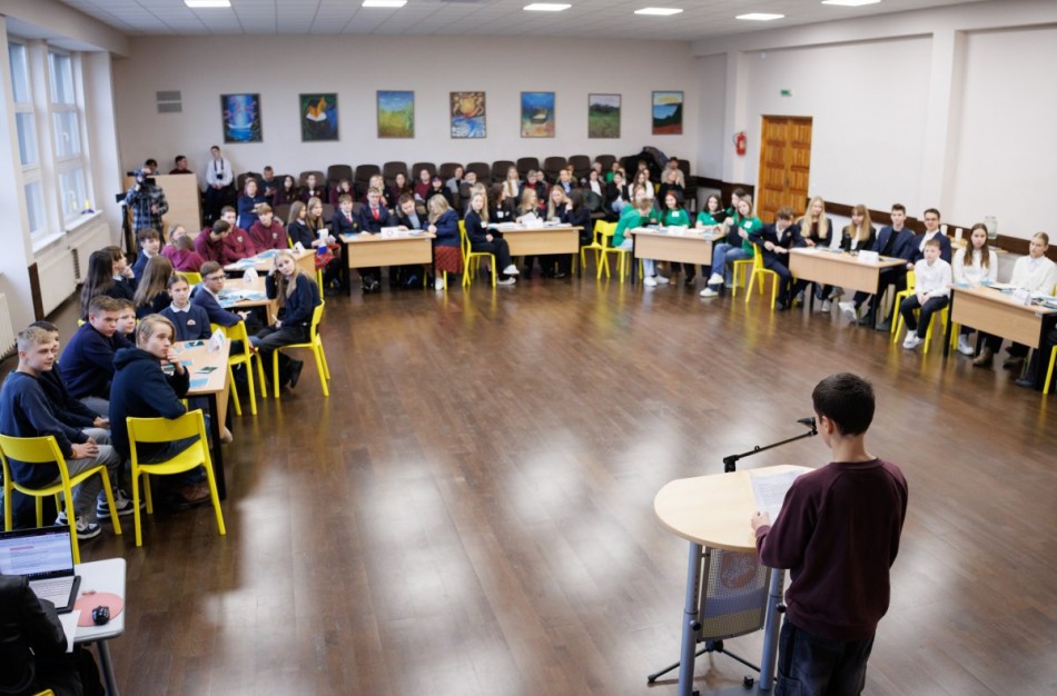Simuliacinėje Justino Vareikio progimnazijos Seimo sesijoje – jaunųjų politikų diskusijos ir aktualūs klausimai