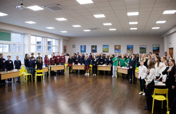 Simuliacinėje Justino Vareikio progimnazijos Seimo sesijoje – jaunųjų politikų diskusijos ir aktualūs klausimai