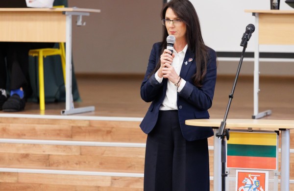 Simuliacinėje Justino Vareikio progimnazijos Seimo sesijoje – jaunųjų politikų diskusijos ir aktualūs klausimai