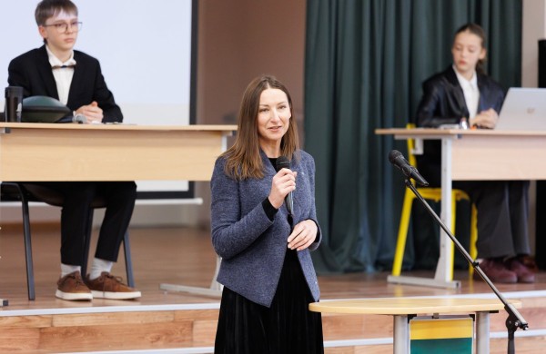 Simuliacinėje Justino Vareikio progimnazijos Seimo sesijoje – jaunųjų politikų diskusijos ir aktualūs klausimai