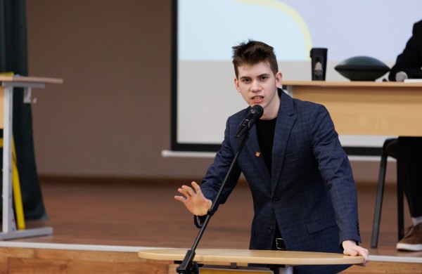 Simuliacinėje Justino Vareikio progimnazijos Seimo sesijoje – jaunųjų politikų diskusijos ir aktualūs klausimai