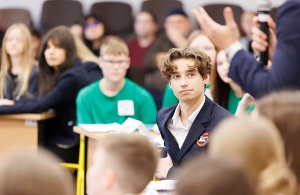 Simuliacinėje Justino Vareikio progimnazijos Seimo sesijoje – jaunųjų politikų diskusijos ir aktualūs klausimai