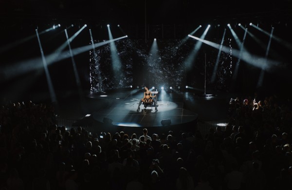 Įspūdžių vakaras „Eros 2025“: pasirodymai, pranešimai ir aistringa festivalio atmosfera