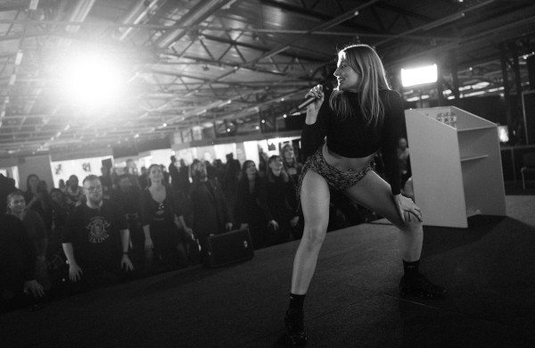 Įspūdžių vakaras „Eros 2025“: pasirodymai, pranešimai ir aistringa festivalio atmosfera