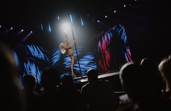 Įspūdžių vakaras „Eros 2025“: pasirodymai, pranešimai ir aistringa festivalio atmosfera