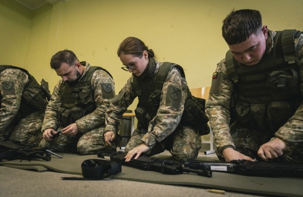 Savanoriška nenuolatinė tarnyba – nebe tik Savanorių pajėgose: Lietuvos kariuomenės 1-oji divizija rengia nenuolatinės karo tarnybos karius būti divizijos štabo specialistais