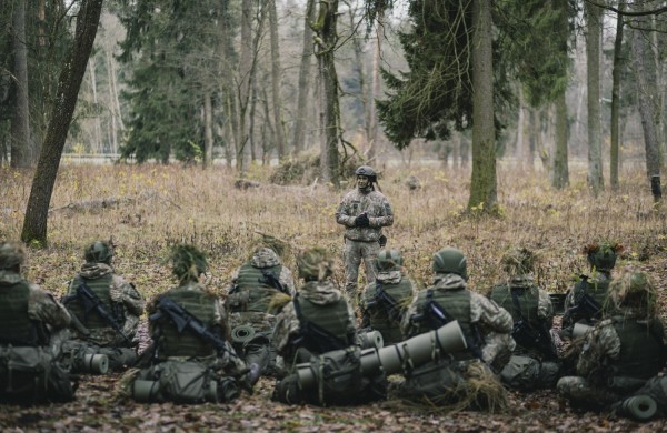Savanoriška nenuolatinė tarnyba – nebe tik Savanorių pajėgose: Lietuvos kariuomenės 1-oji divizija rengia nenuolatinės karo tarnybos karius būti divizijos štabo specialistais