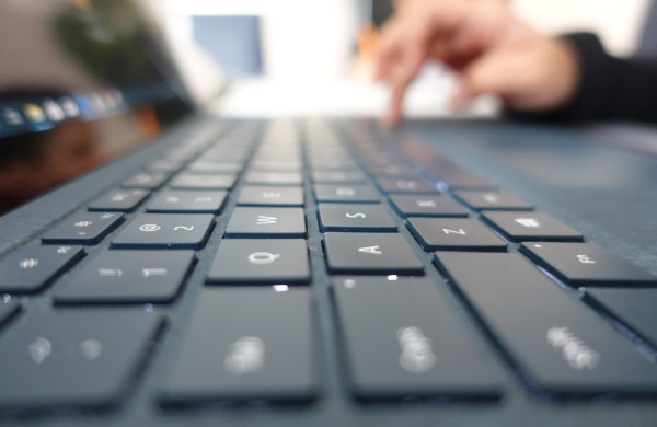 „Microsoft“ tyrimas atskleidė, kad Lietuvoje dirbtinio intelekto įrankiais naudojasi daugiau nei penktadalis gyventojų  