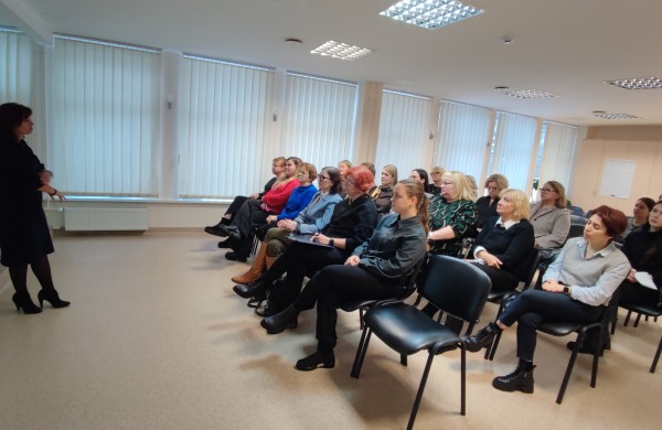 Socialinių paslaugų srities Jonavoje laukia pokyčiai: pristatytas projektas ,,Pirmas žingsnis į pagalbą - informacija"