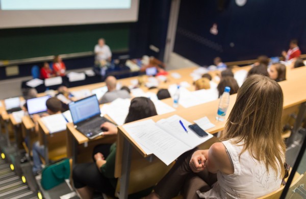 Patvirtinta 2026 m. stojančiųjų į aukštąsias mokyklas konkursinė eilė: minimalūs reikalavimai nesikeičia