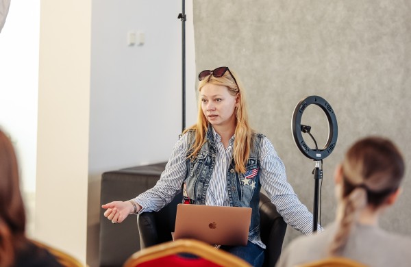 Jonavoje užaugę menininkai – apie savo vaikystę, gimtosios vietos identitetą ir jaunąją kartą