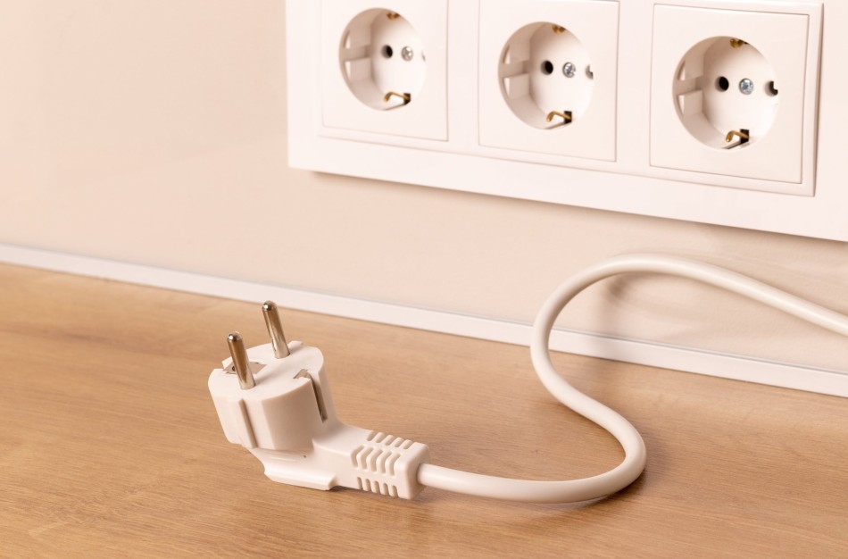 Energetikos ministerija primena: pažeidžiami ir mažai elektros energijos vartojantys gyventojai gali grįžti į visuomeninį tiekimą