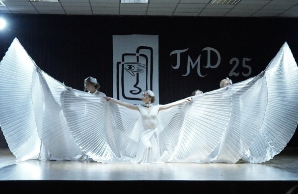 Visos mūzos JONAVAI!