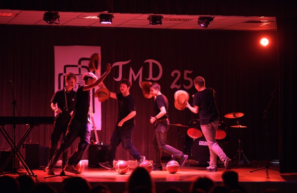 Visos mūzos JONAVAI! 