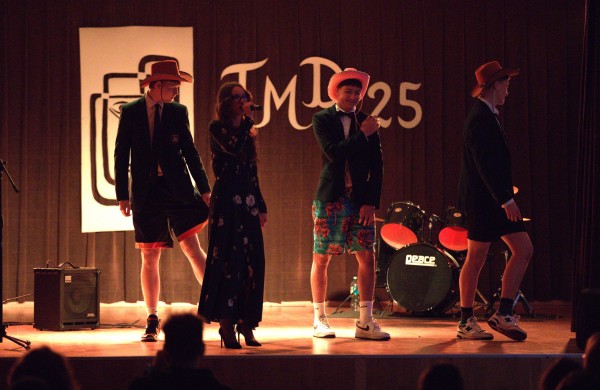 Visos mūzos JONAVAI! 