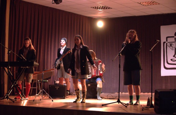 Visos mūzos JONAVAI! 