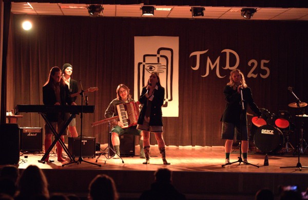 Visos mūzos JONAVAI! 