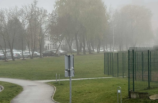 Jonavietį stebina takelis į tvorą, savivaldybė paaiškina priežastis  