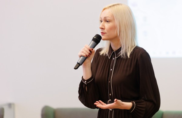 Konferencija Jonavoje apie pagalbą nuo smurto artimoje aplinkoje nukentėjusioms: akcentuotas institucijų bendradarbiavimas ir iššūkiai