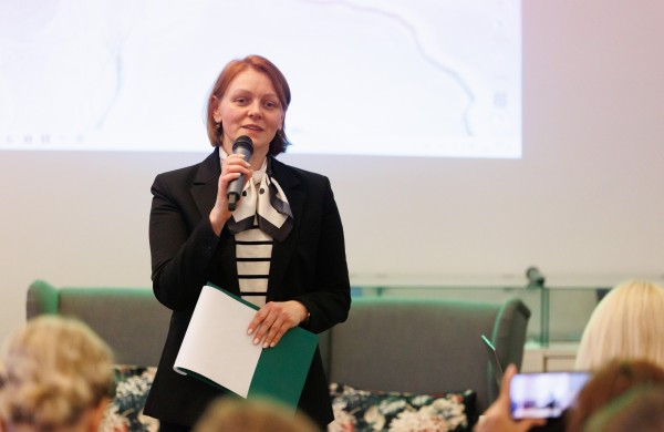 Konferencija Jonavoje apie pagalbą nuo smurto artimoje aplinkoje nukentėjusioms: akcentuotas institucijų bendradarbiavimas ir iššūkiai