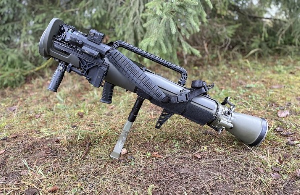 Kariuomenės sandėlius papildė naujosios kartos granatsvaidžiai „Carl-Gustaf“ M4 RD