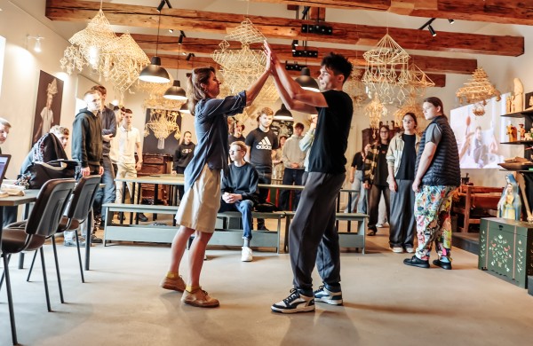 Jonavos muziejus ir menininkai nusitaikė į jaunimą: kviečia naujai pažvelgti į miesto istoriją 