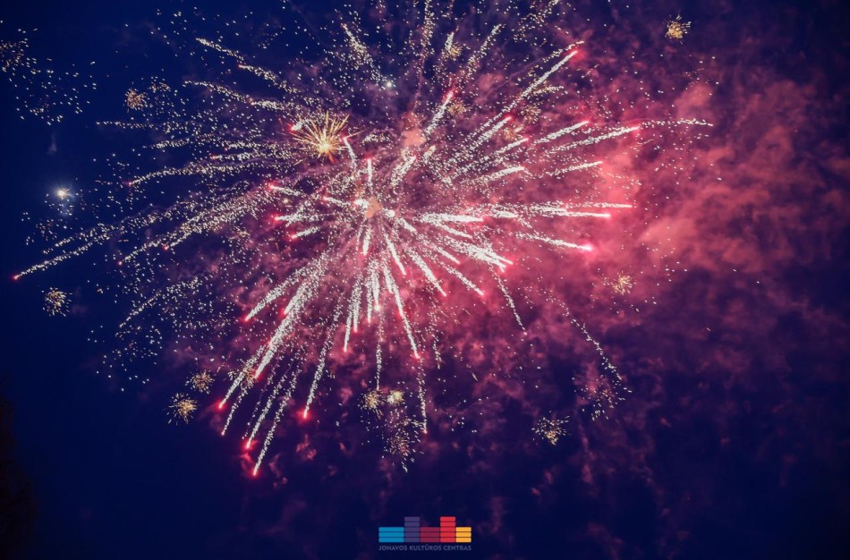 Pasigerėkime Jonavos seniūnijose įžiebtomis Kalėdų eglėmis