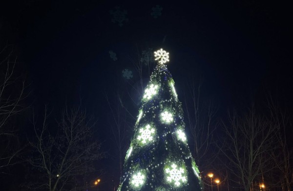 Pasigerėkime Jonavos seniūnijose įžiebtomis Kalėdų eglėmis