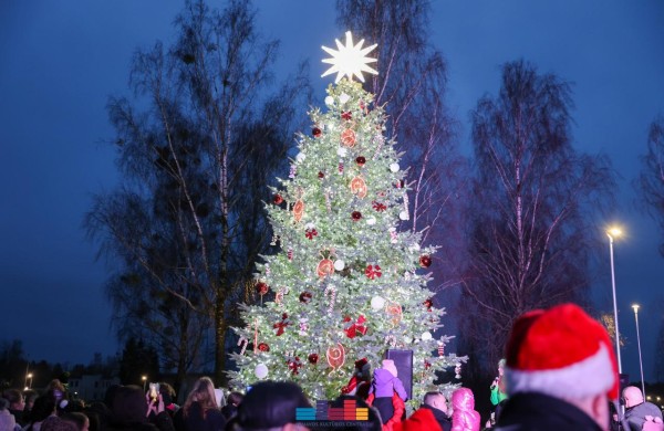 Pasigerėkime Jonavos seniūnijose įžiebtomis Kalėdų eglėmis